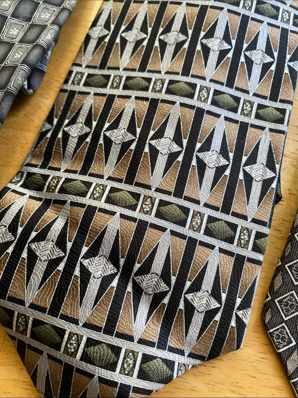 ! 4 ties different brands in good condition